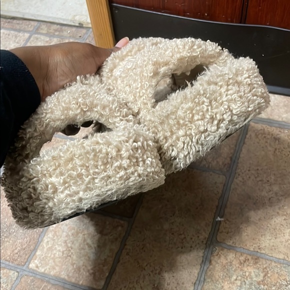 Balenciaga Beige Furry Slippers - Picture 4 of 8